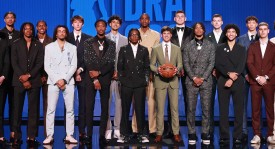 交易方案细节：雄鹿为得到伦纳德付出了巨大代价。